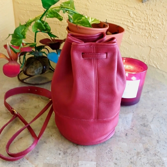 RED 1996 VINTAGE COACH BIXBY SLING BAG - Picture 1 of 16